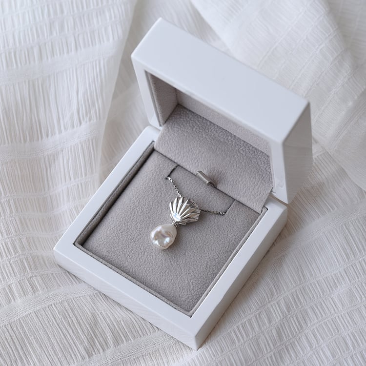 Anhänger mit Perle und silberner Muschel Ishi 65566