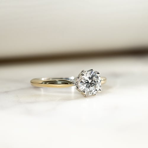Verlobungsring mit seitlichen Diamanten Libby