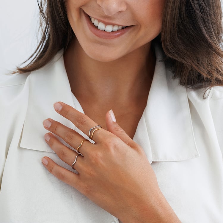 Silberring in V-Form mit drei Diamanten Cason 157750