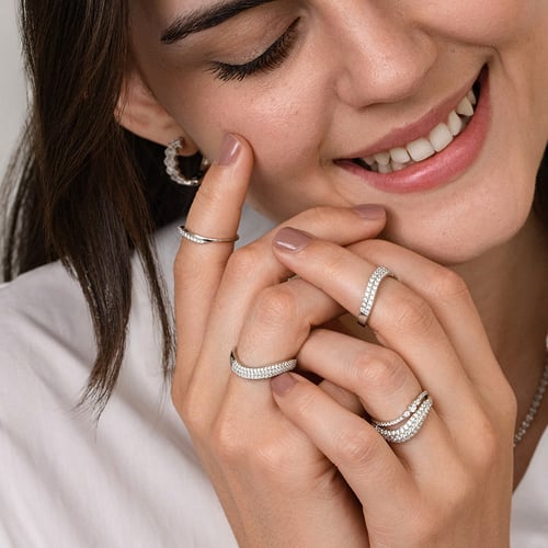 Gewellter Goldring mit Diamanten Mikael