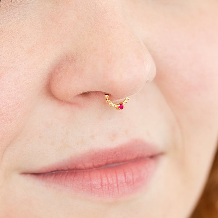Goldenes Septum Piercing mit Rubinen Arla 124491