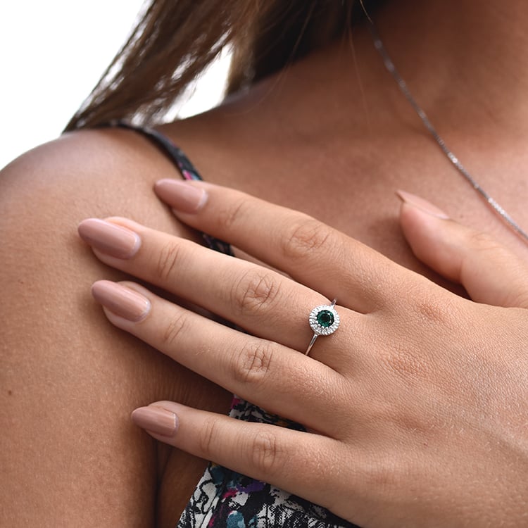 Ring aus Gold mit Diamanten 63680