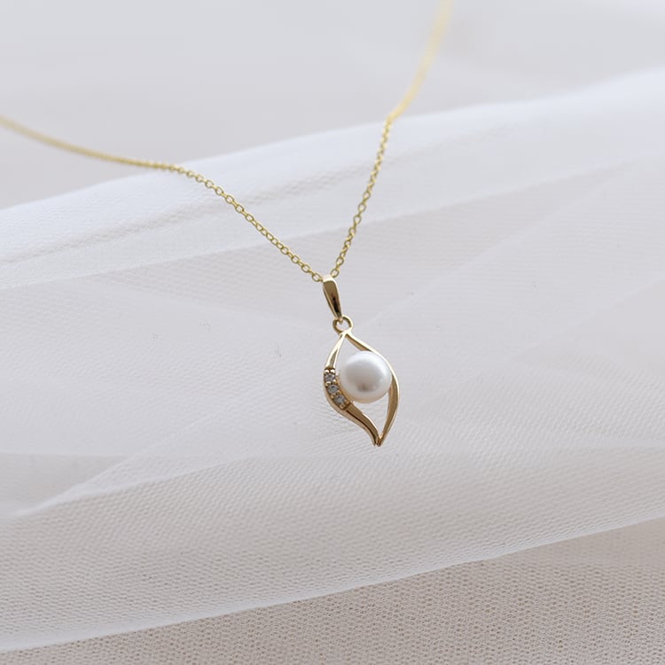 Goldener Anhänger mit Perle und Zirkonia 61513