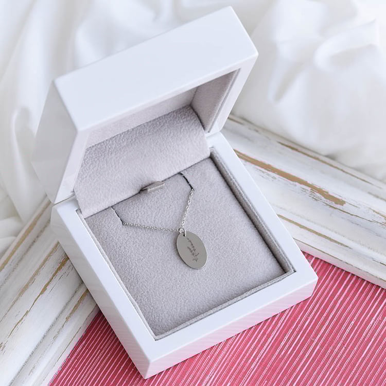 Romantischer Anhänger mit einer Blumengravur Ihrer Wahl Daisy 88058