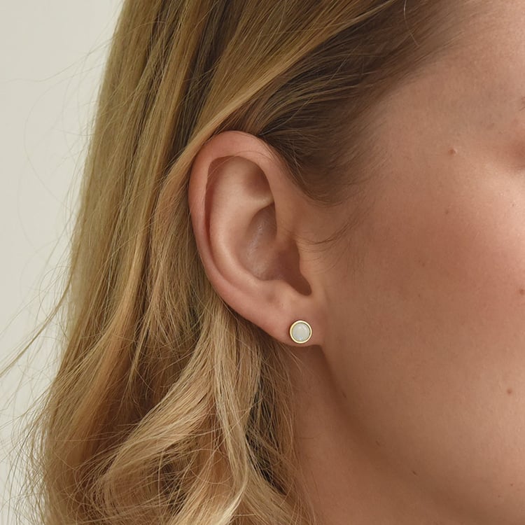 Minimalistische Goldohrringe mit weißen Opalen Aurinda 72122