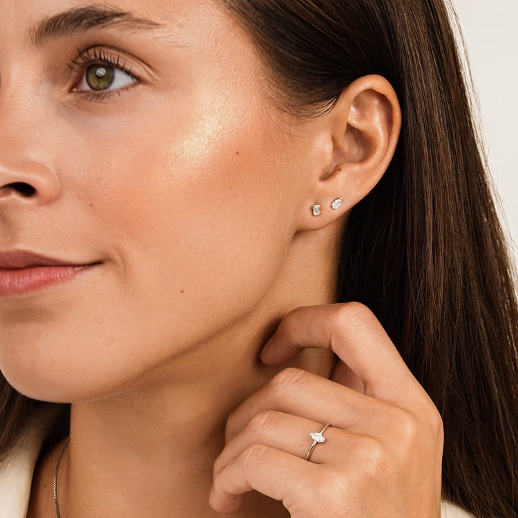 Minimalistischer Ring aus Silber mit Lab Grown Diamanten in Tropfenform Valentin 163121