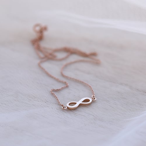 Schmuckset aus Gold mit Unendlichkeitszeichen Infinity