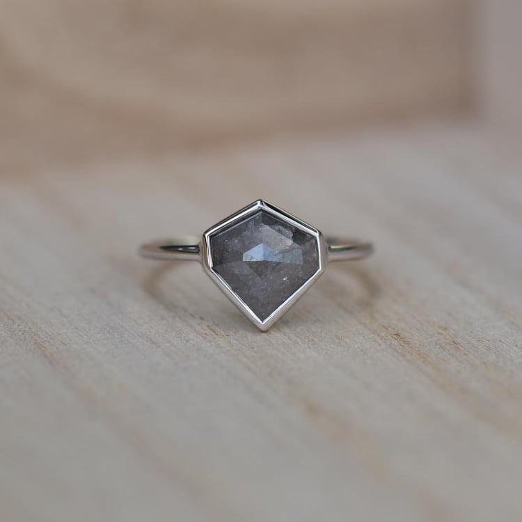 Ring mit Salt and Pepper Diamant Socorro 44224