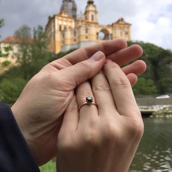 Verlobungsring mit schwarzem Diamant