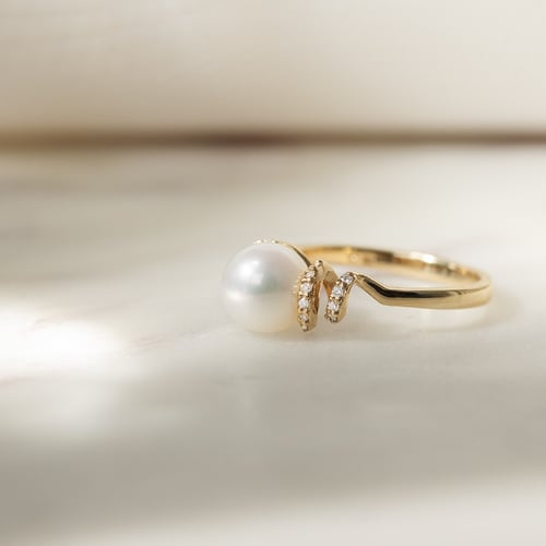Goldring mit Perle und Diamanten Geeta