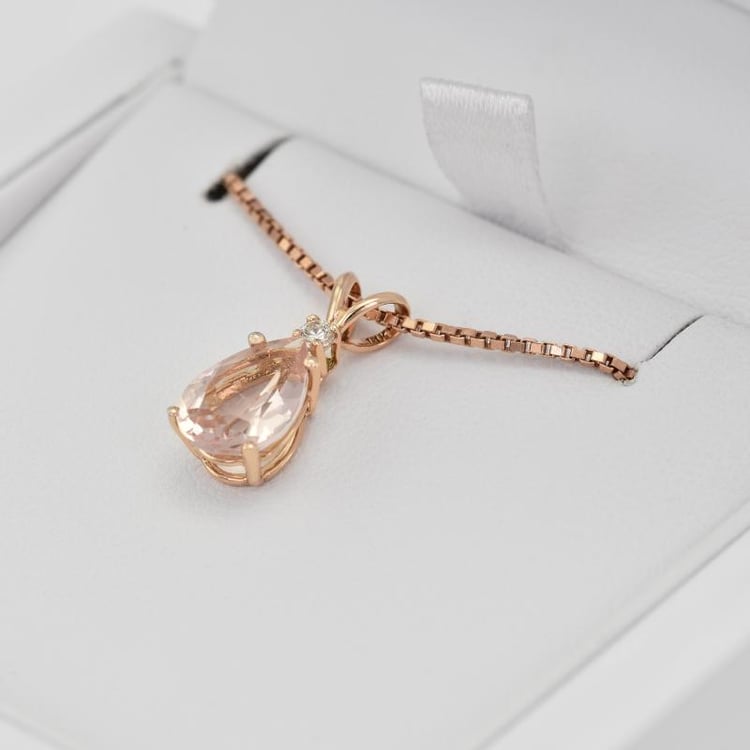 Goldener Anhänger mit Morganit Tropfen und Diamant in Eppi-Geschenkbox 21287