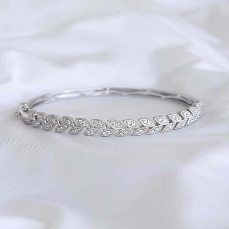 Eleganter silberner Armreif mit funkelnden Diamanten Ettore 107968