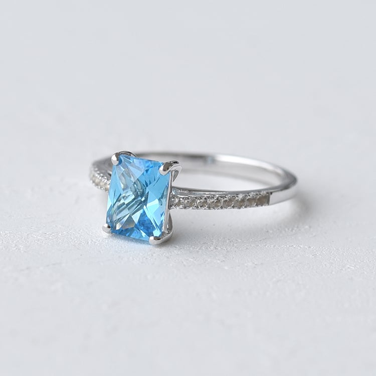 Ring mit Topas weiß und blau 68895