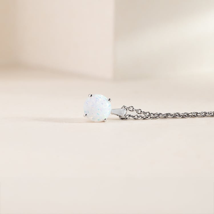 Weißer Opal im goldenen Anhänger Icy 150102