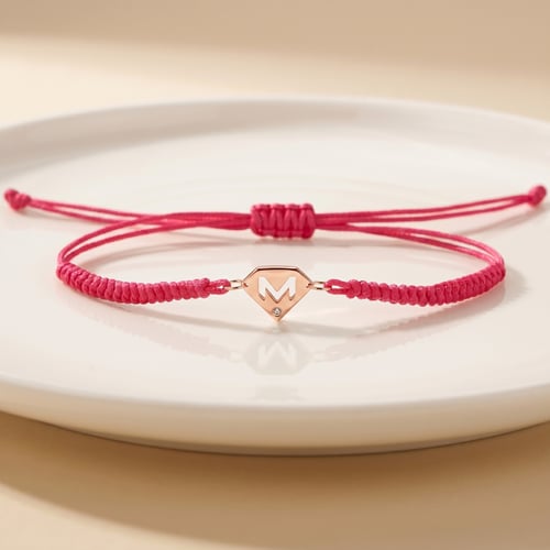 Armband mit einem Anhänger M und Diamant Lara
