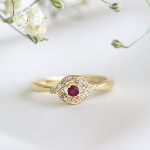 Verlobungsring mit Rubin und Diamanten Nurisa