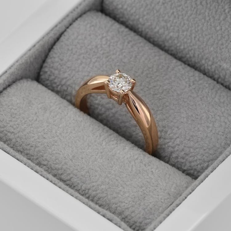 Ring mit Diamanten aus Gold 42636
