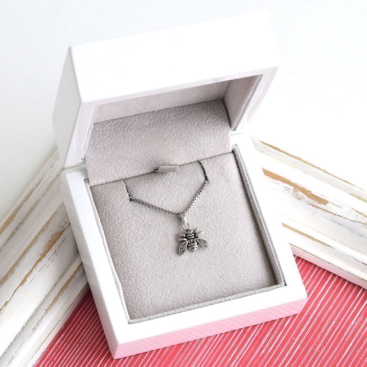 Zarter silberner Anhänger mit Biene Bee 84456