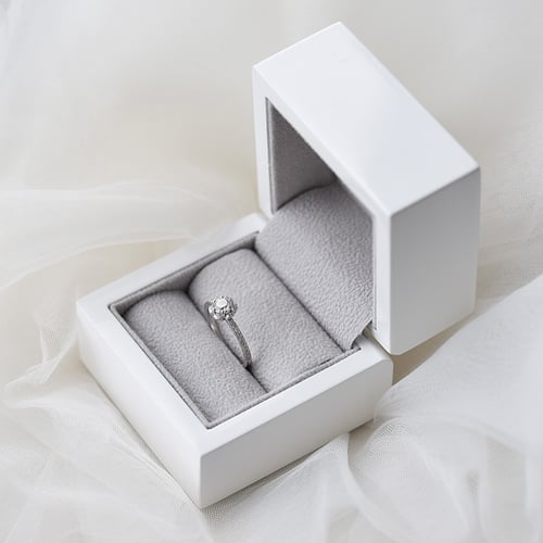 Verlobungsring mit Lab Grown Diamanten in Blumenform Katalin