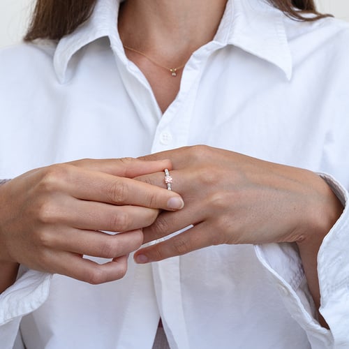 Verlobungsring mit einem zertifizierten fancy pink Lab Grown Diamanten Megha