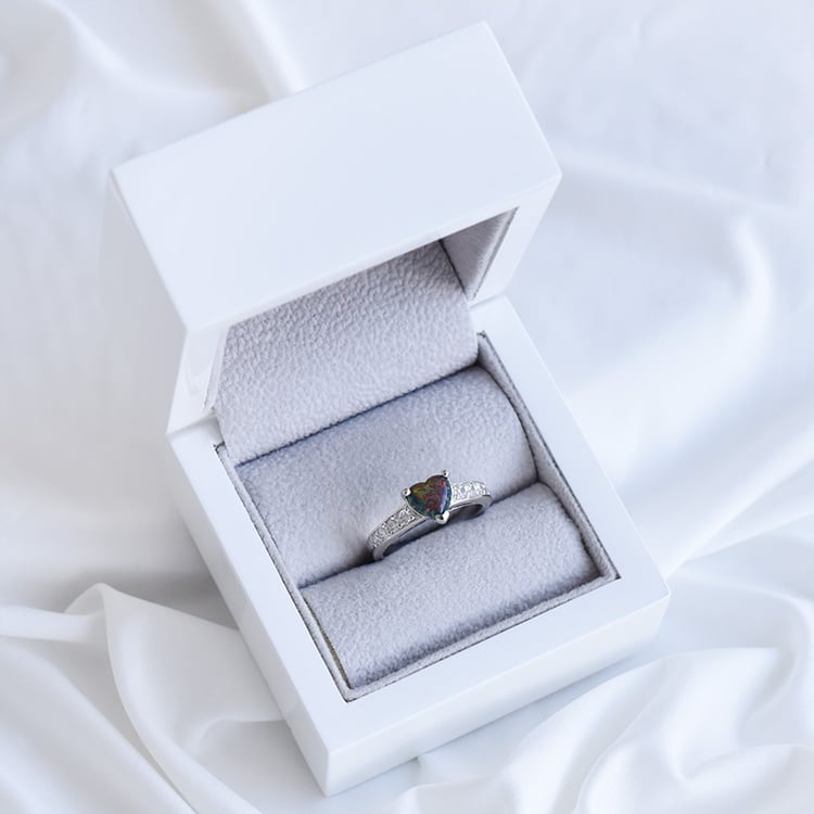 Silberner Ring mit schwarzem Opal in Herzform Bailey 93587