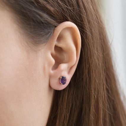 Goldene Ohrringe mit ovalen Amethysten Qati