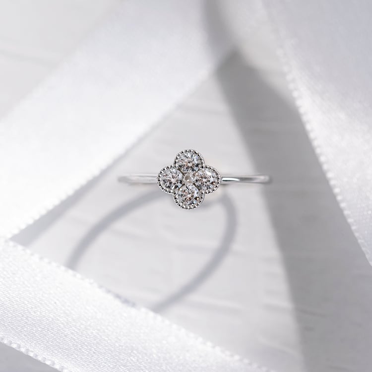 Ring mit Diamantblume Simra 110375