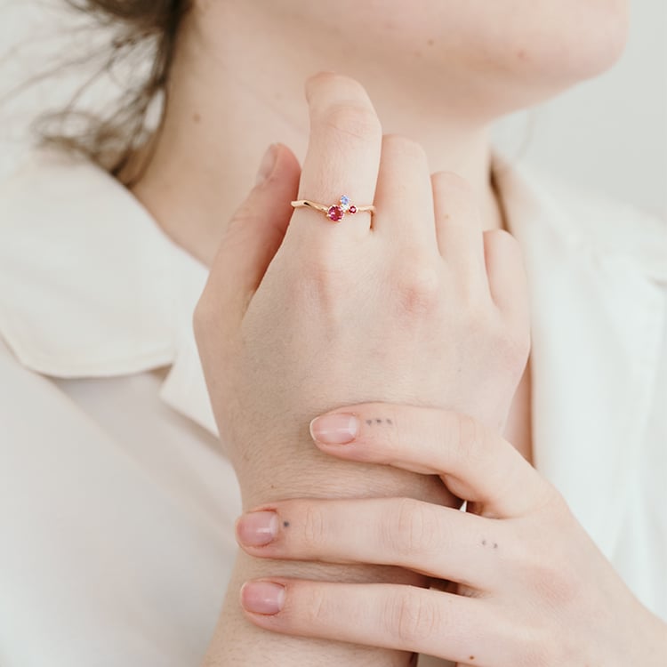 Cluster-Ring mit Turmalin, Tansanit, Rubin und einem Diamanten Roche 121219