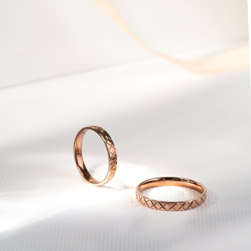 Atypische goldene Trauringe mit Diamanten Myron