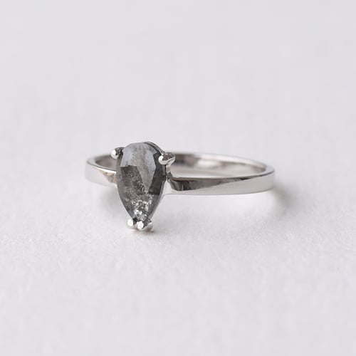 Ring mit Salt and Pepper Diamant Rhys