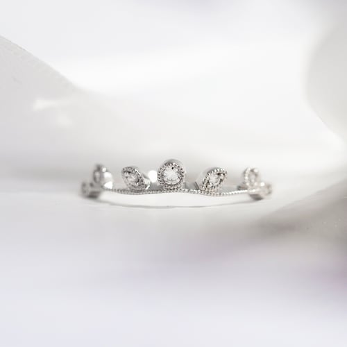 Memoire Ring mit Blattmotiv und Diamanten Bates