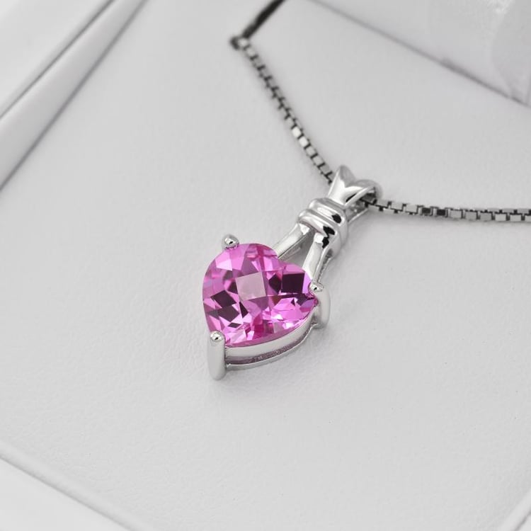 Rosa Saphir Herzchen als Anhänger in Eppi-Geschenkbox 28126