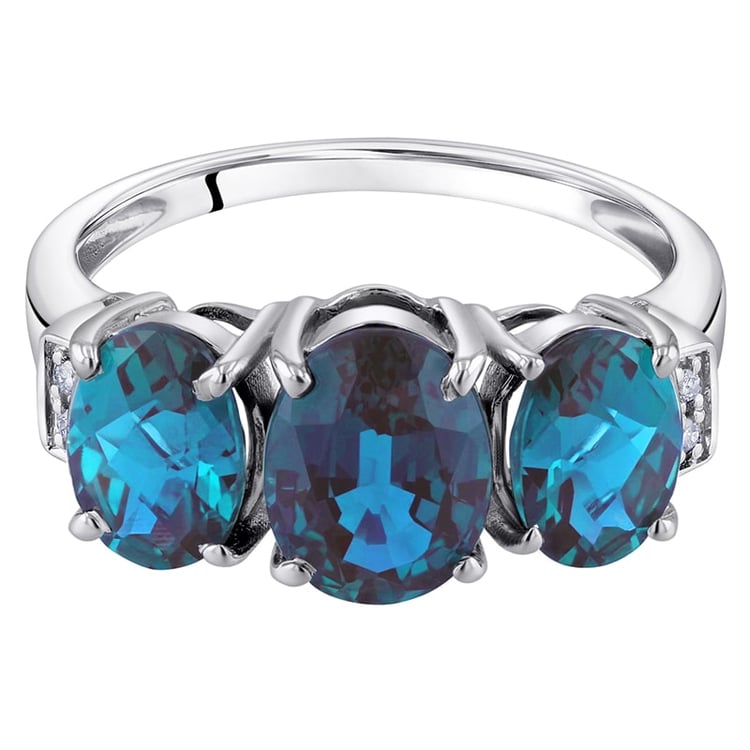 Goldener Ring mit Alexandriten und Diamanten Joann 32631