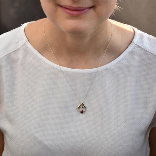 Silberner Anhänger Mutter und Kind mit Rhodolith Granat und Diamant Ella