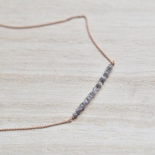 Goldener Choker mit rosa ungeschliffenen Diamanten Wandalee