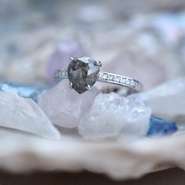 Ring mit Salt and Pepper Diamanten 44236