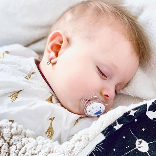 Goldene Kinderohrringe in Herzform mit Lab Grown Diamanten Aurora