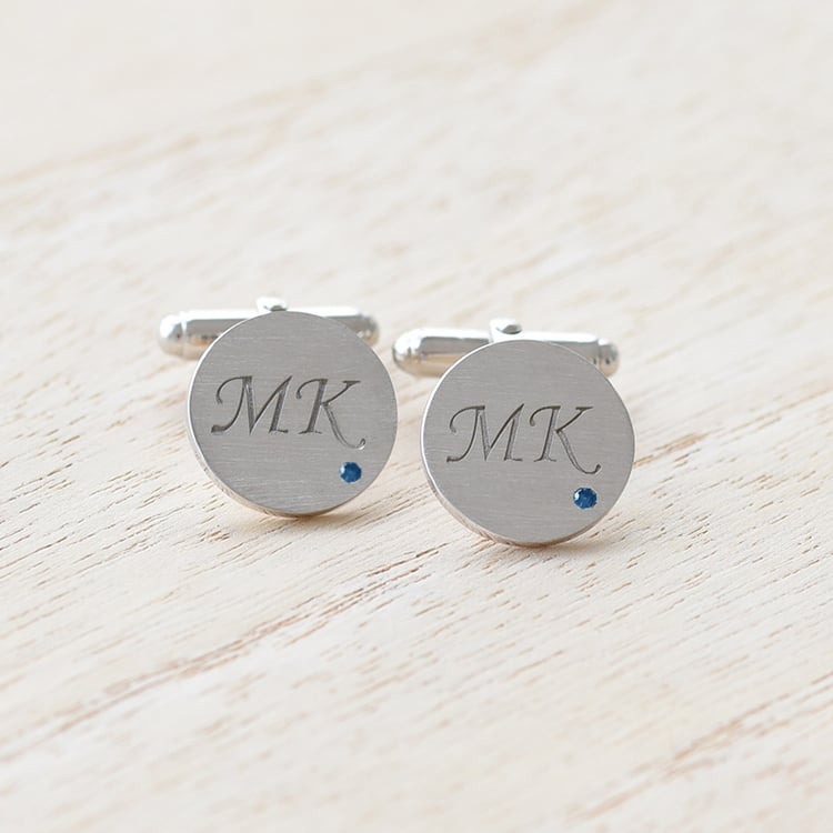 Silberne Manschettenknöpfe mit Gravur und blauen Diamanten Izaro 69810