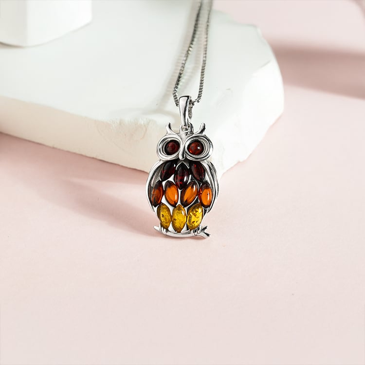 Silberner Anhänger aus Bernstein in Form einer Eule Hibou 150771