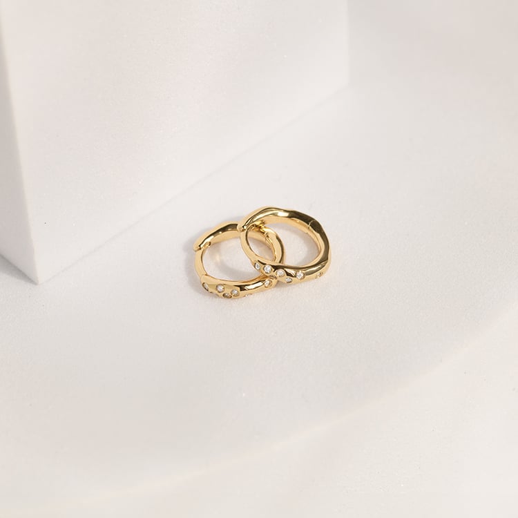 Unregelmäßige runde Ohrringe aus Silber mit Zirkonia Fabiola 143494