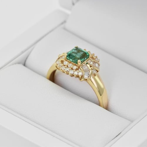 Wunderschöner Smaragdring mit Diamanten Navin