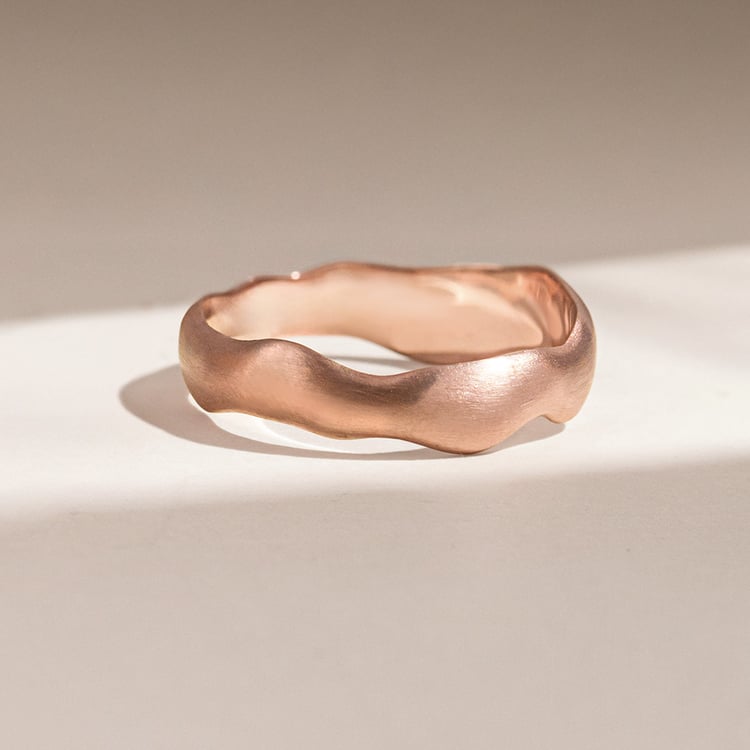 Unregelmäßige Eheringe aus Gold mit Diamanten Parnell 156321