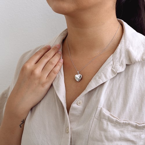 Medaillon aus Silber mit Diamant in Herzform Naila