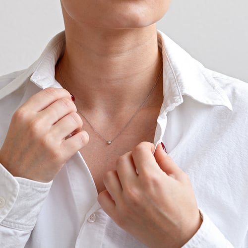 Silberne minimalistische Kette mit einem Moissanit Glosie
