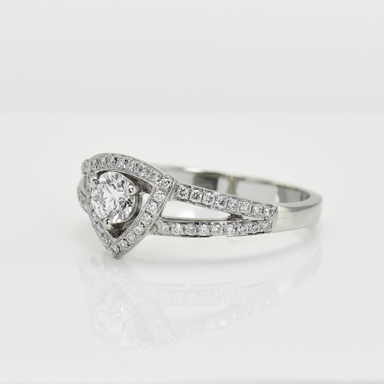 Ring aus Platin mit Diamanten 11694