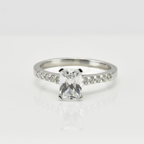 Verlobungsring mit Emerald-Diamant Lonia