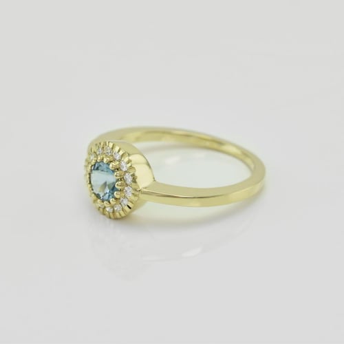 Goldener Verlobungsring mit Aquamarin Tafne