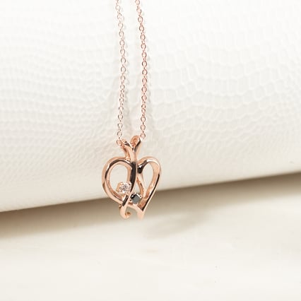 Goldener Anhänger mit weißem und schwarzem Diamanten Lynelle