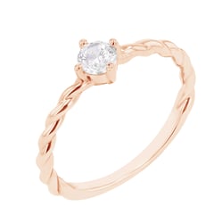 Gedrehter Ring mit einem Diamanten Nelson