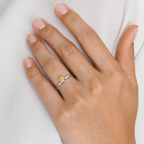 Verlobungsring aus Gold mit 0.36ct IGI-zertifiziertem Lab Grown Diamanten Mileva